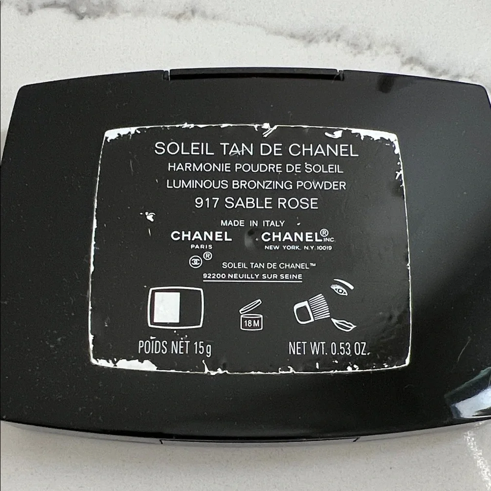 CHANEL blush palette with harmonious stripes of gold, brown, and pink.